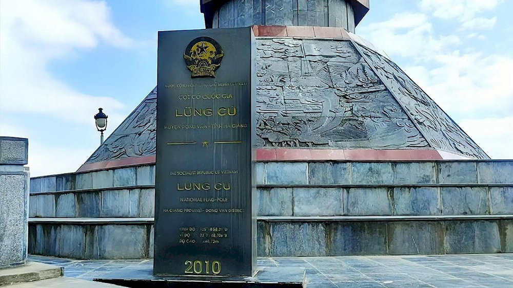 Lung Cu Flag Tower symbolizes the country’s sovereignty and pride, making it a must-see for any traveler